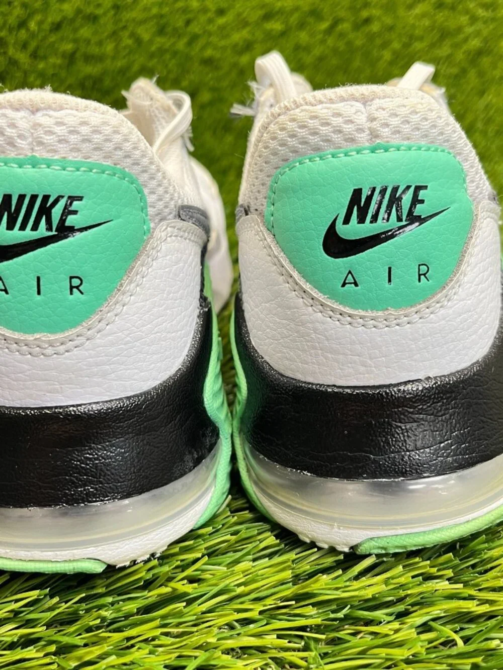 Nike Air Max Excee Womens Size 7‎ White Black Athletic Running Shoes Sneakers